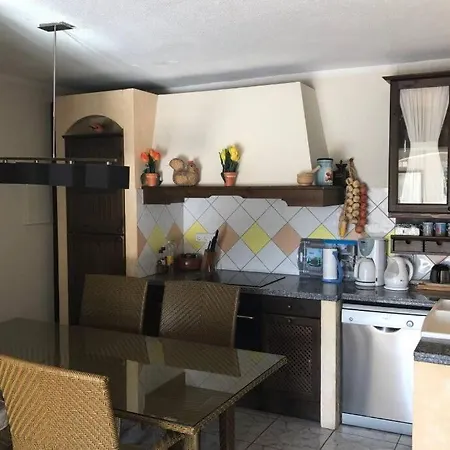 Casa Sobre El Mar, A Beautiful Oasis 1000m From Beach Apartment